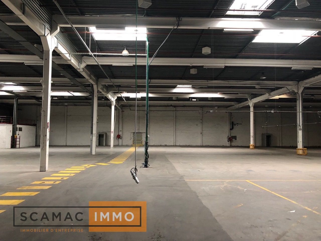 entrepôt de 2 760m², Villejust (Essonne)