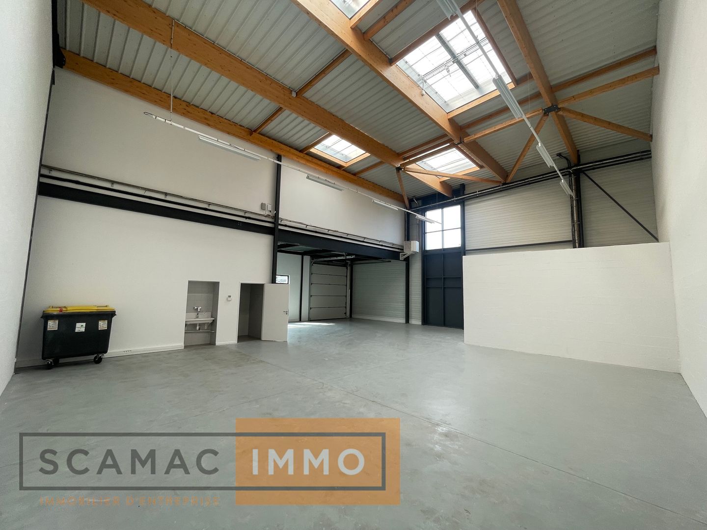 local d'activités de 297m², Lieusaint (Seine-et-Marne)