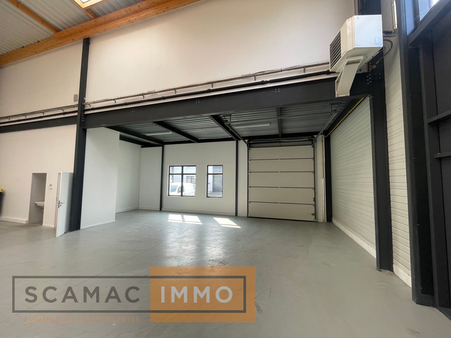 local d'activités de 297m², Lieusaint (Seine-et-Marne)