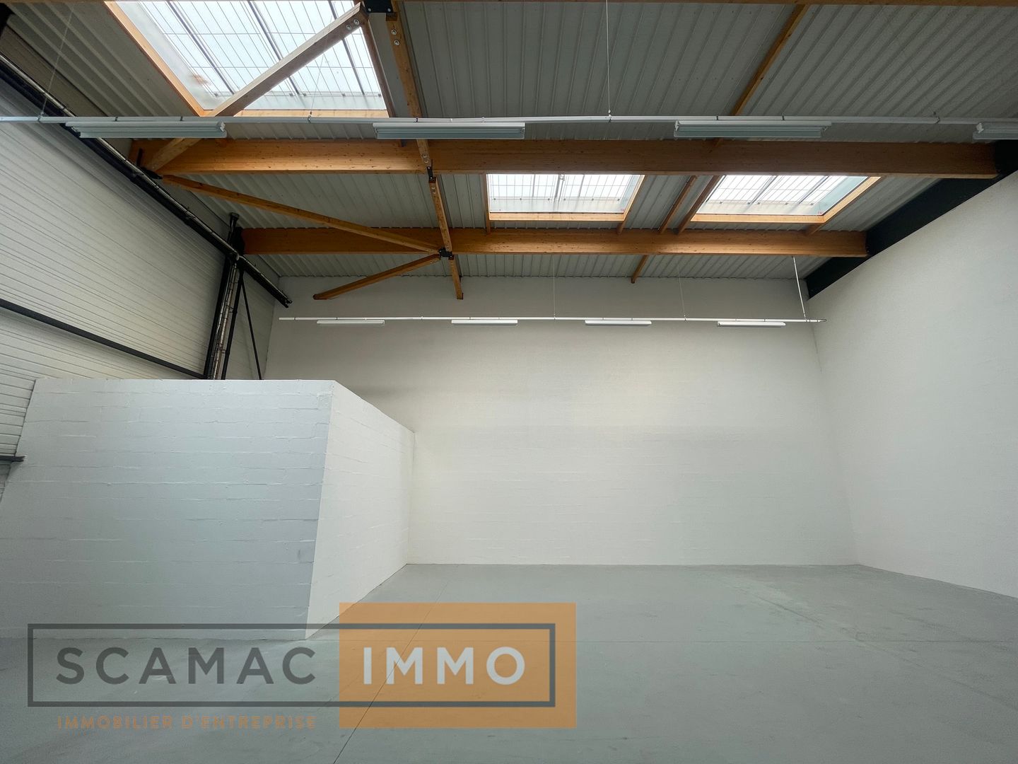 local d'activités de 297m², Lieusaint (Seine-et-Marne)