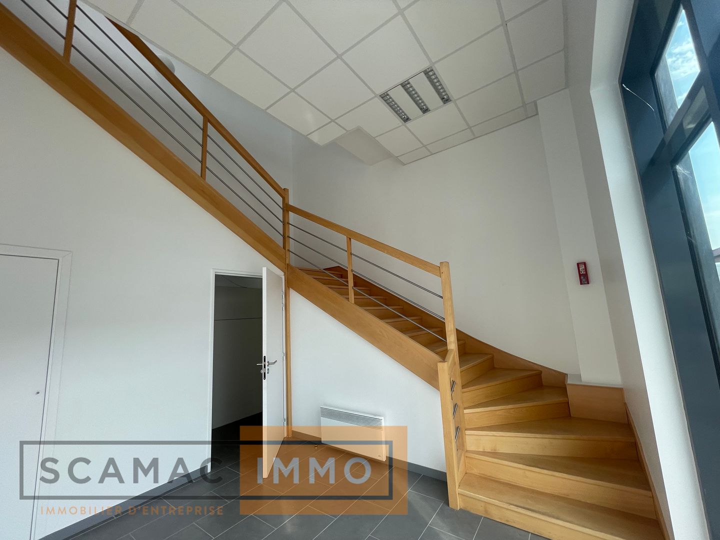 local d'activités de 297m², Lieusaint (Seine-et-Marne)