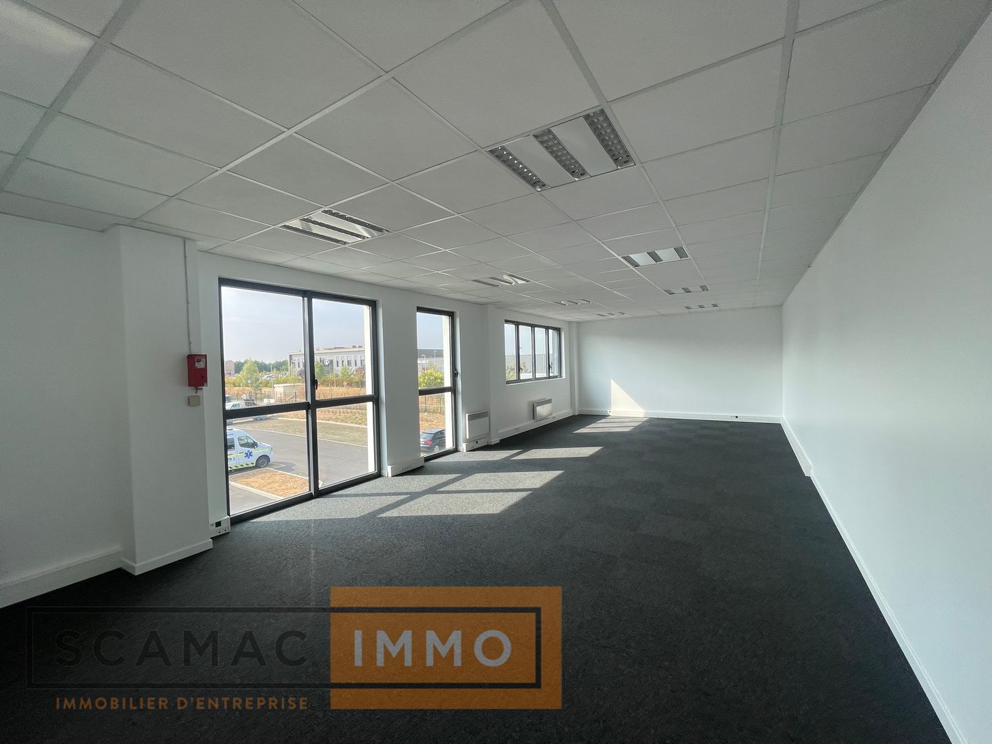 local d'activités de 297m², Lieusaint (Seine-et-Marne)