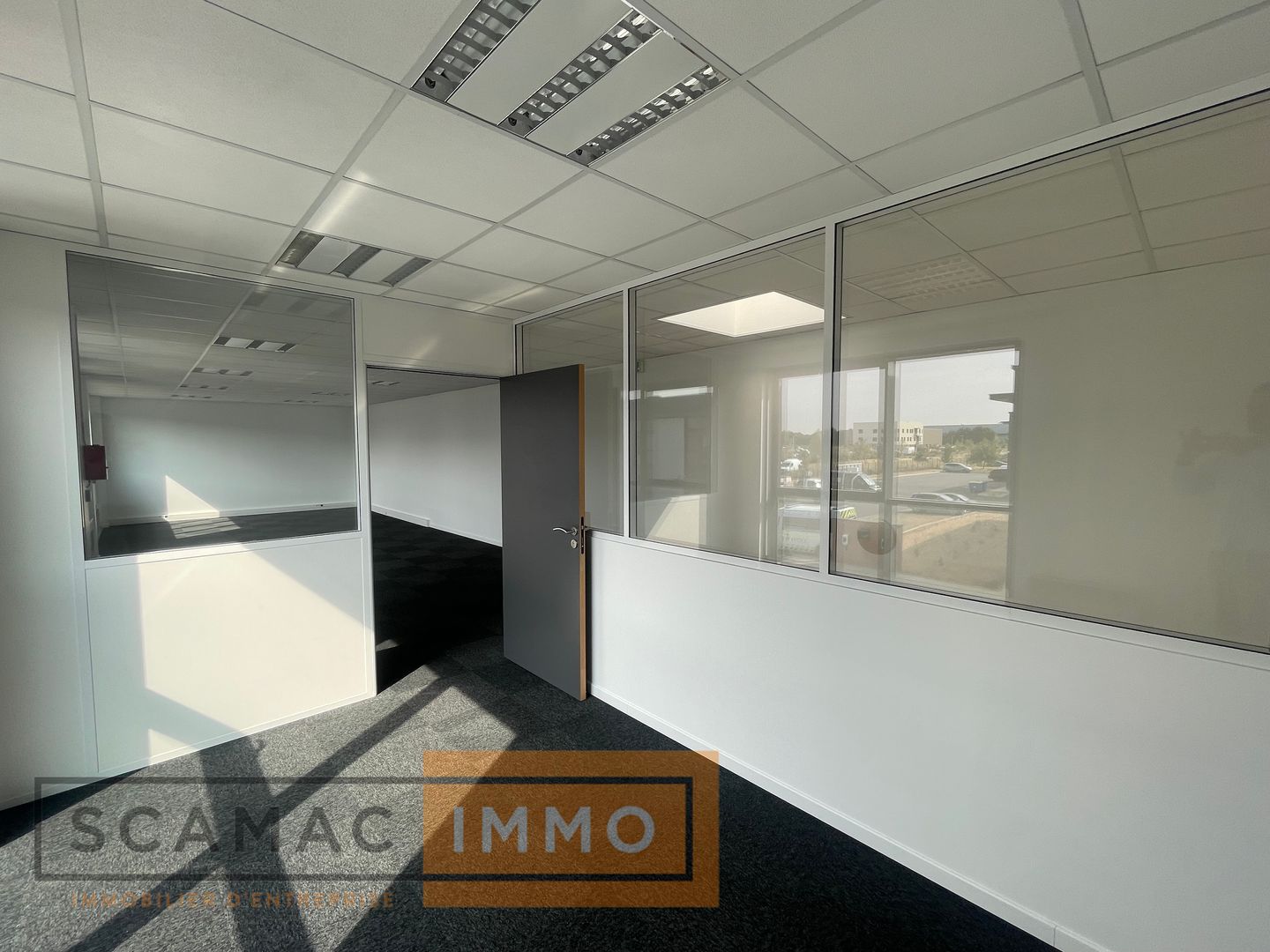local d'activités de 297m², Lieusaint (Seine-et-Marne)