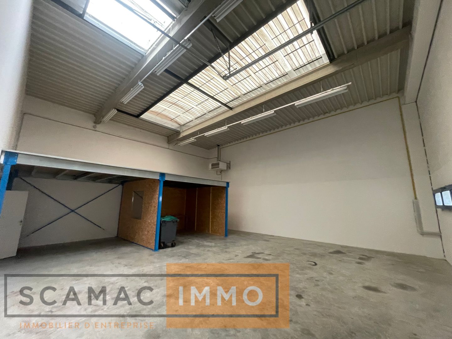 local d'activités de 290m², Moissy-Cramayel (Seine-et-Marne)