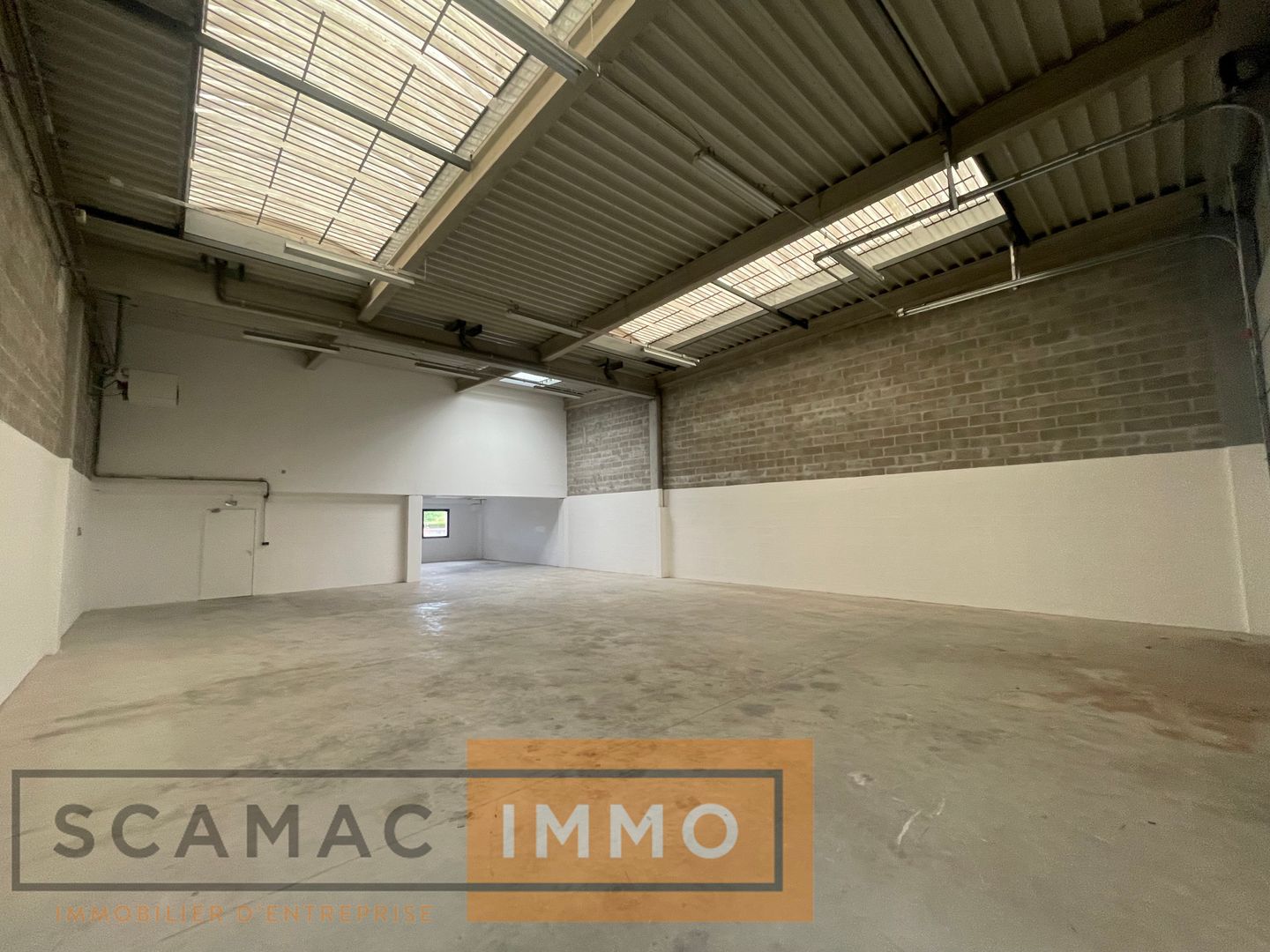 local d'activités de 356m², Moissy-Cramayel (Seine-et-Marne)