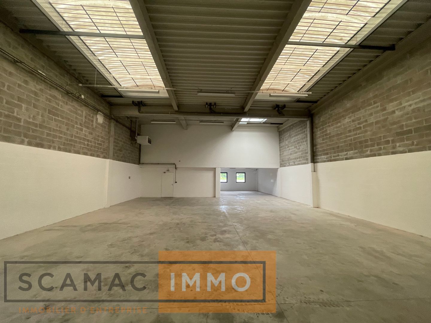 local d'activités de 356m², Moissy-Cramayel (Seine-et-Marne)