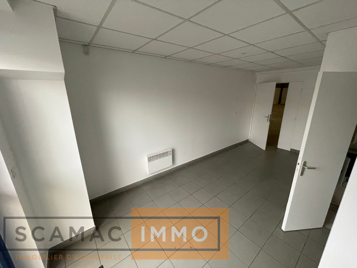 local d'activités de 760m², Moissy-Cramayel (Seine-et-Marne)