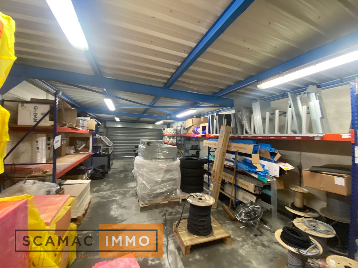 local d'activités de 595m², Courcouronnes (Essonne)