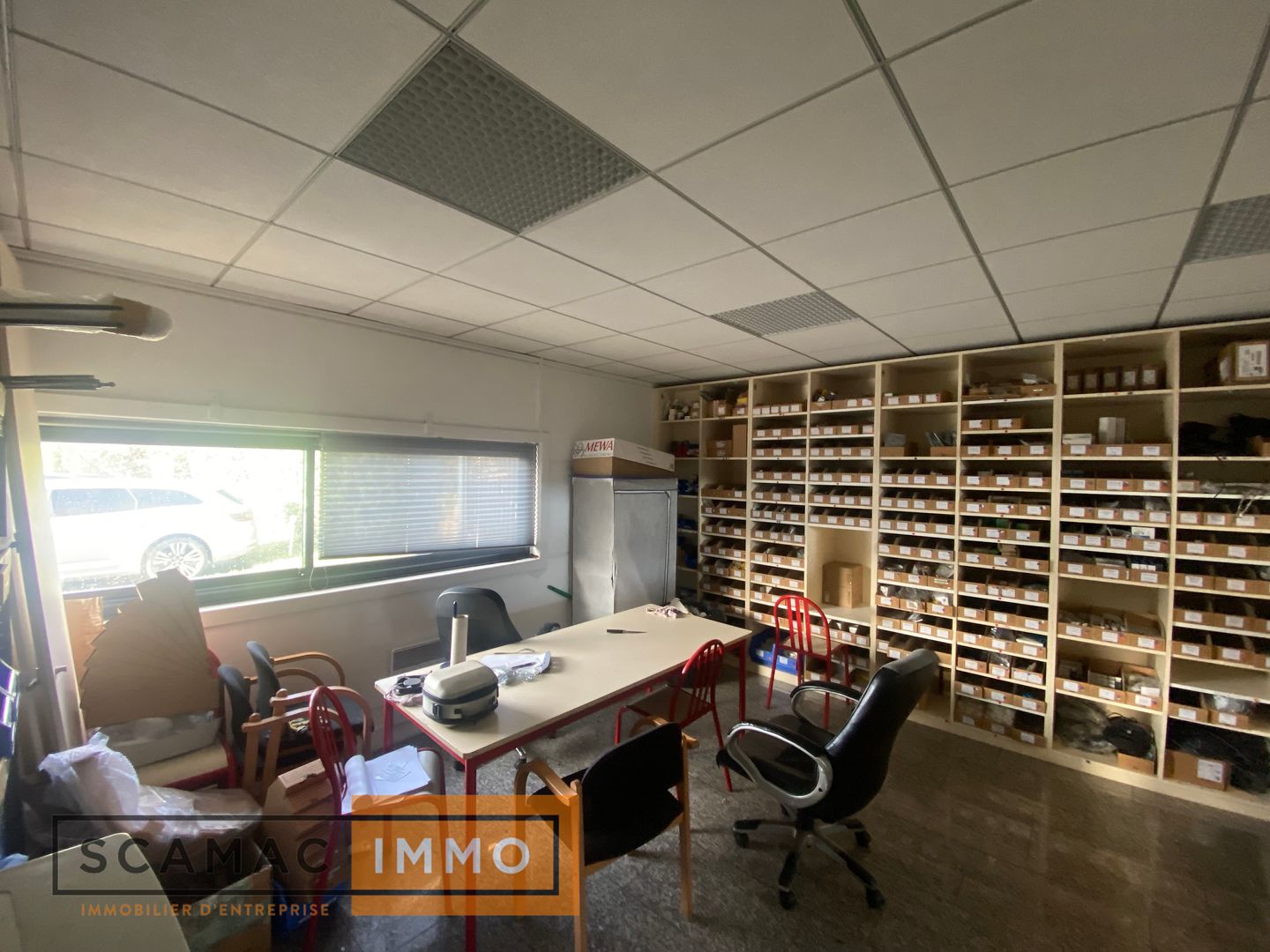 local d'activités de 595m², Courcouronnes (Essonne)