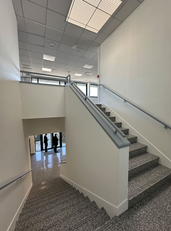 local d'activités de 2 496m², Le Mesnil-Amelot (Seine-et-Marne)
