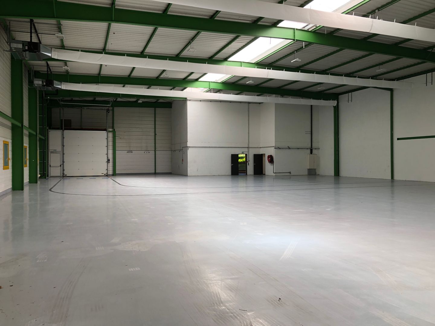 local d'activités de 1 025m², Le Mesnil-Amelot (Seine-et-Marne)
