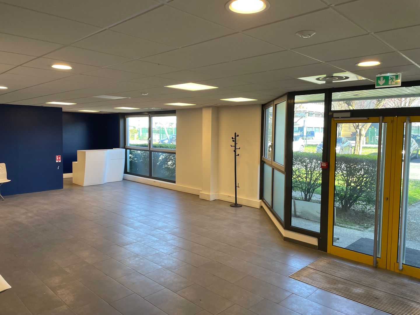 local d'activités de 1 001m², Le Mesnil-Amelot (Seine-et-Marne)