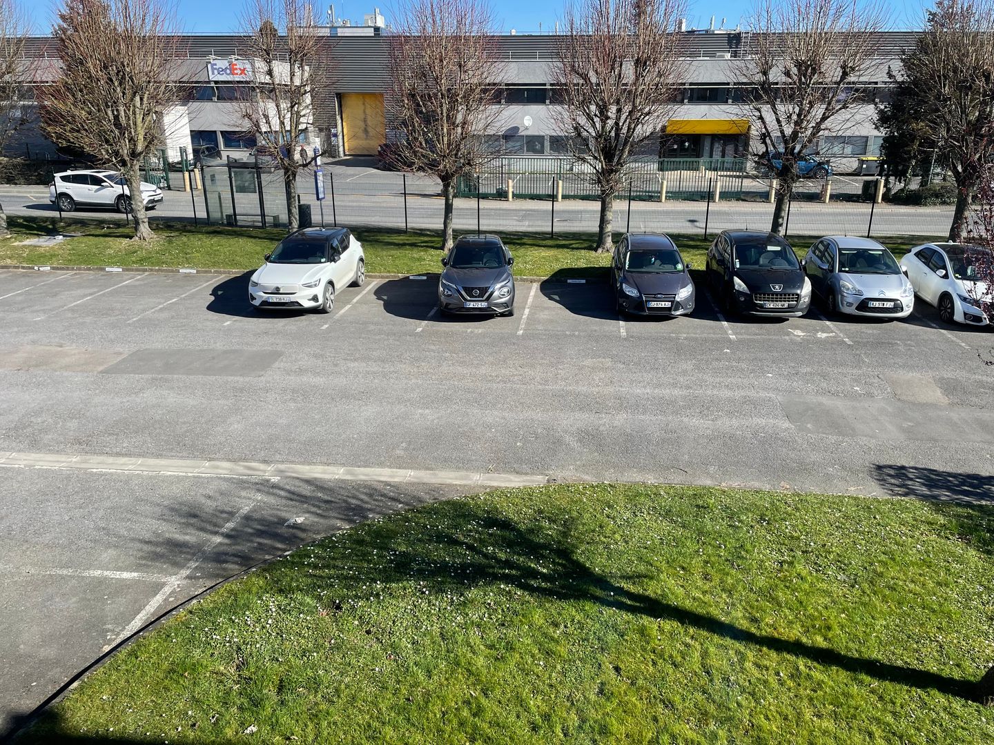 local d'activités de 1 001m², Le Mesnil-Amelot (Seine-et-Marne)