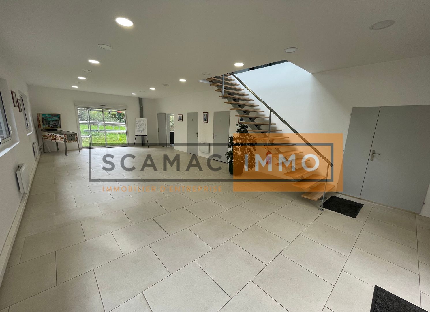 entrepôt de 500m², Croissy-Beaubourg (Seine-et-Marne)