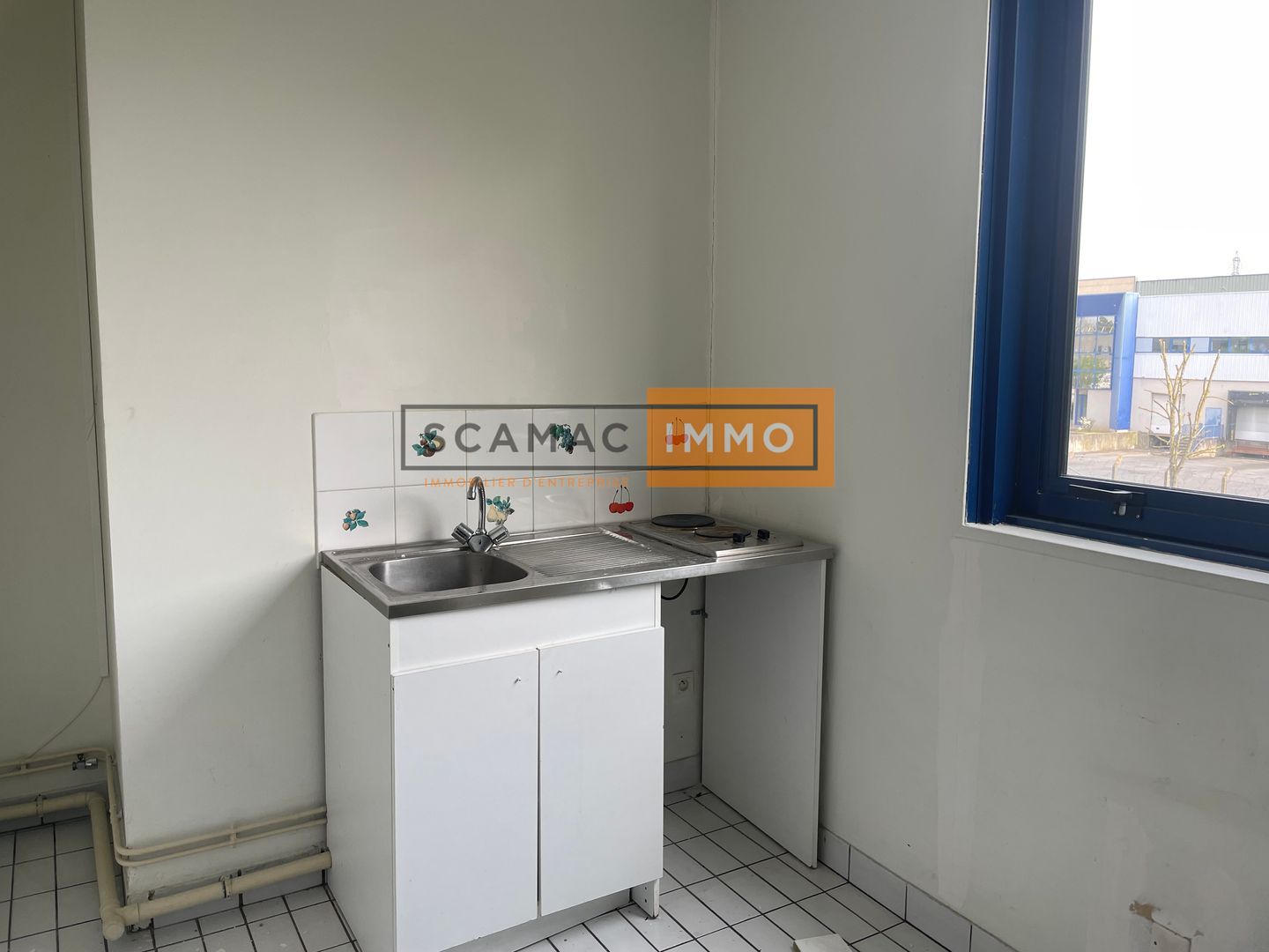 local d'activités de 1 165m², Herblay (Val-d'Oise)