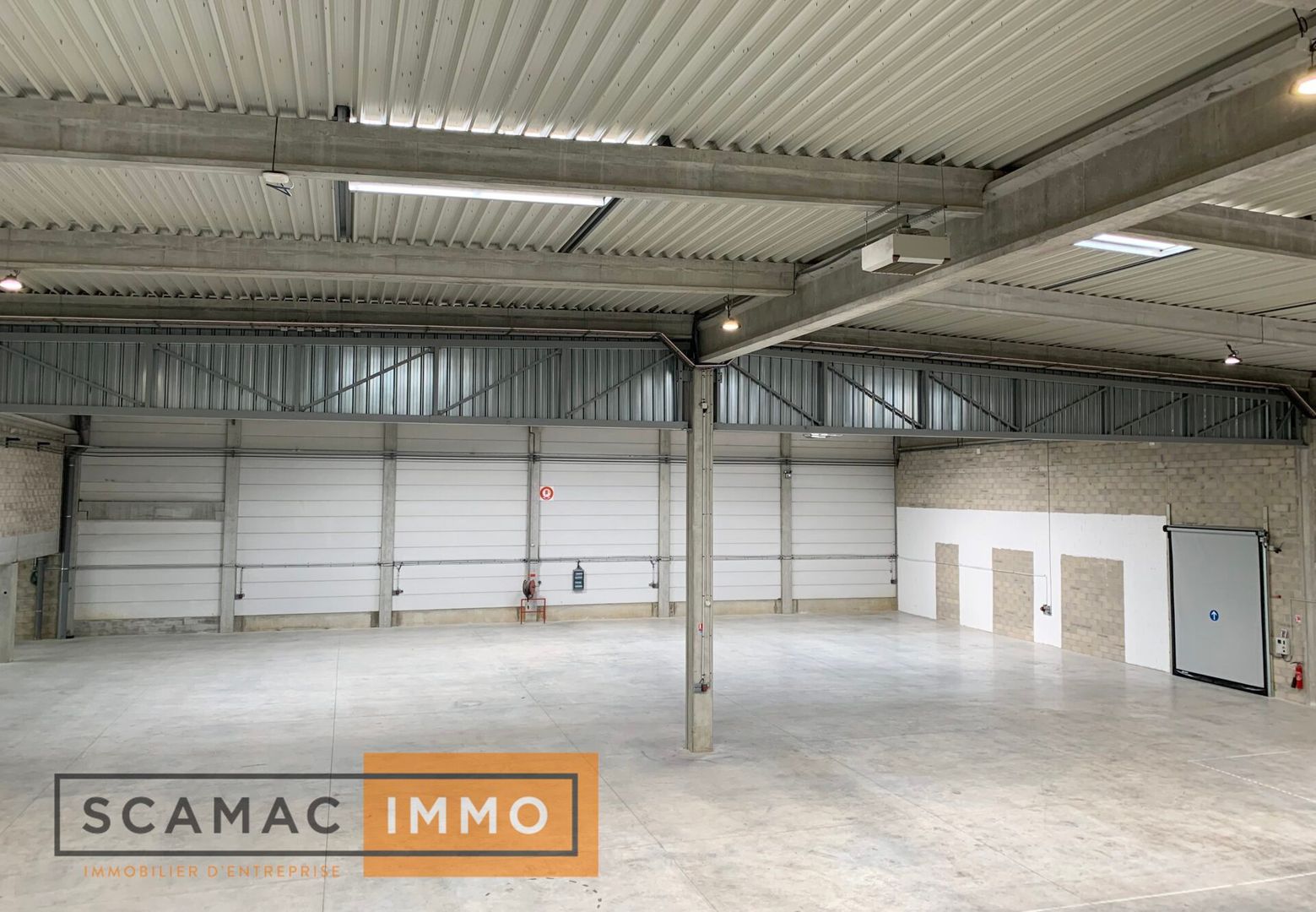 entrepôt de 1&nbsp;720m², Lieusaint (Seine-et-Marne)