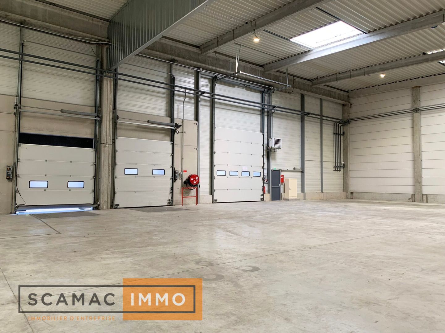 entrepôt de 1&nbsp;418m², Lieusaint (Seine-et-Marne)