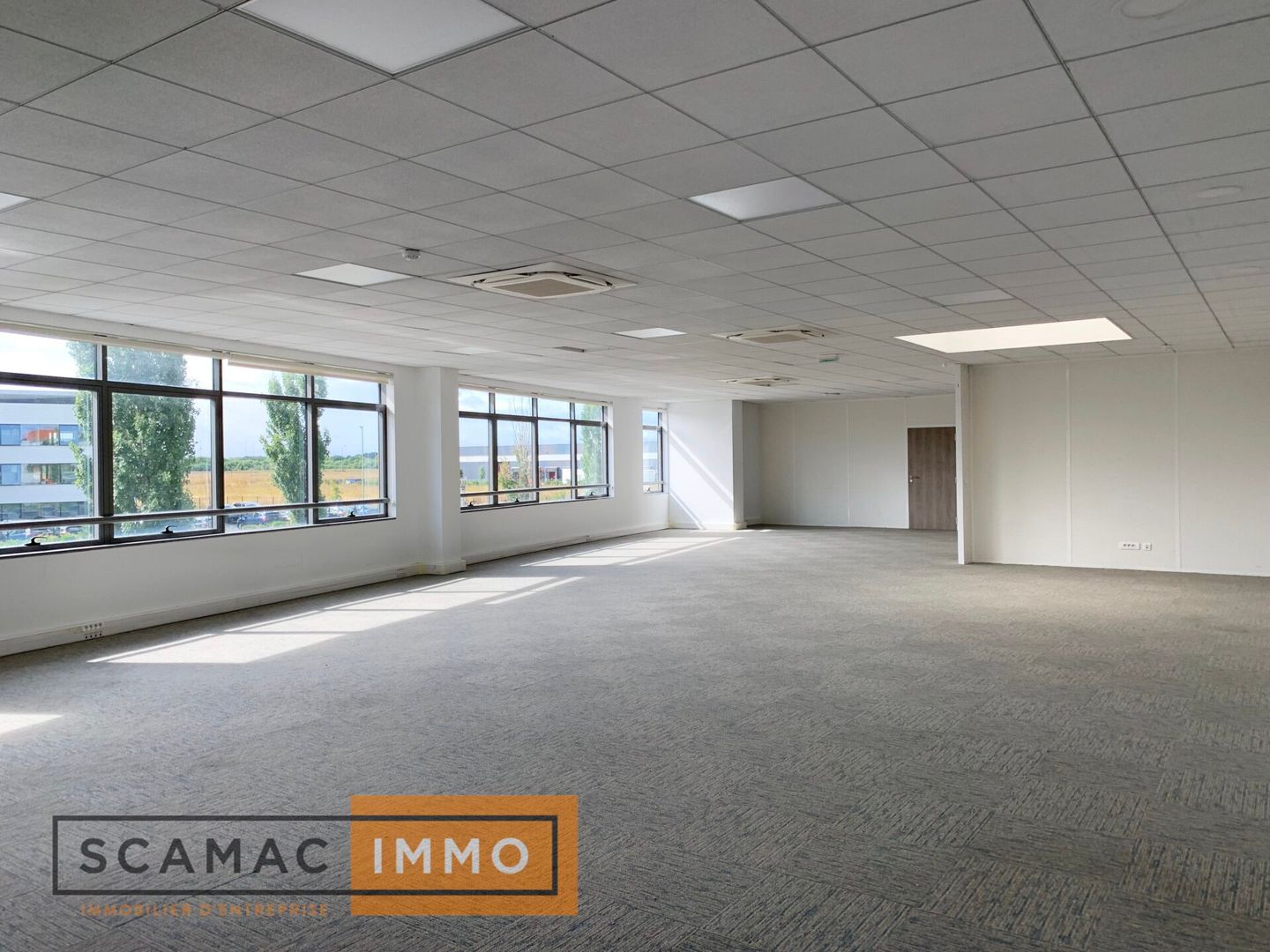 entrepôt de 1&nbsp;418m², Lieusaint (Seine-et-Marne)