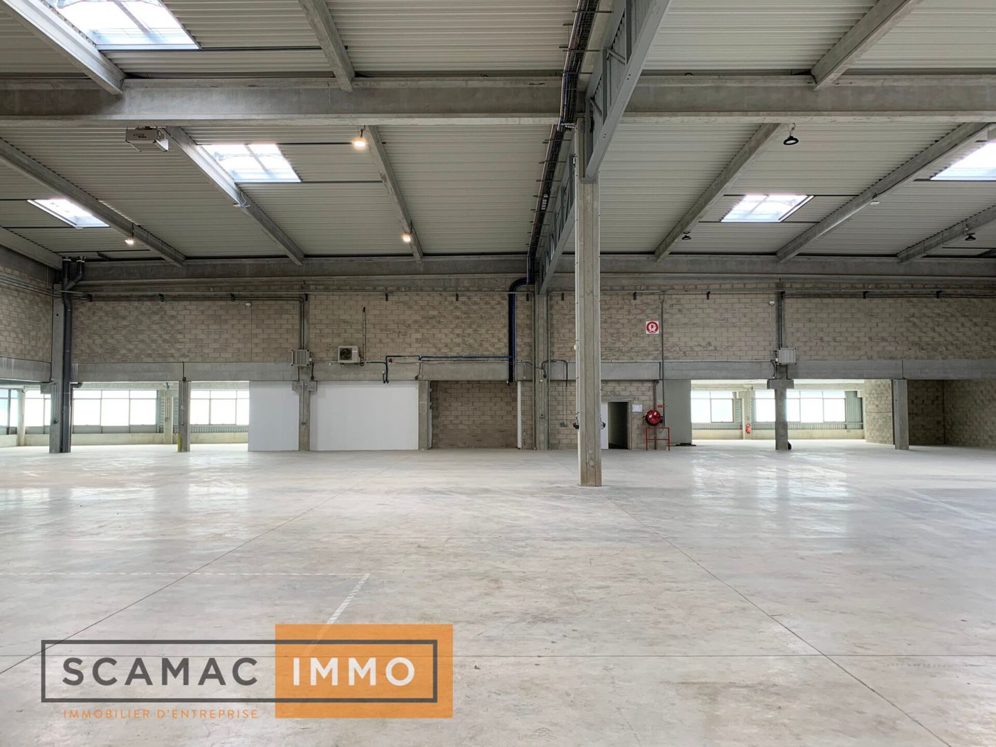 entrepôt de 1 418m², Lieusaint (Seine-et-Marne)
