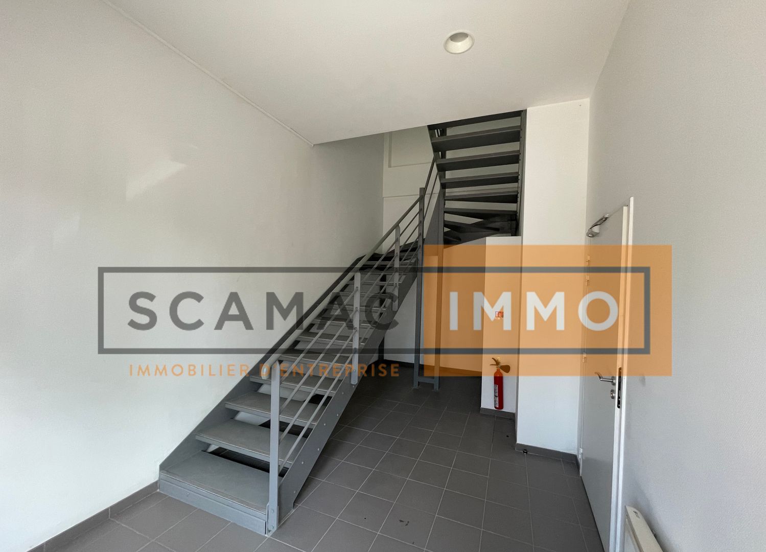 local d'activités de 199m², Bussy-Saint-Martin (Seine-et-Marne)
