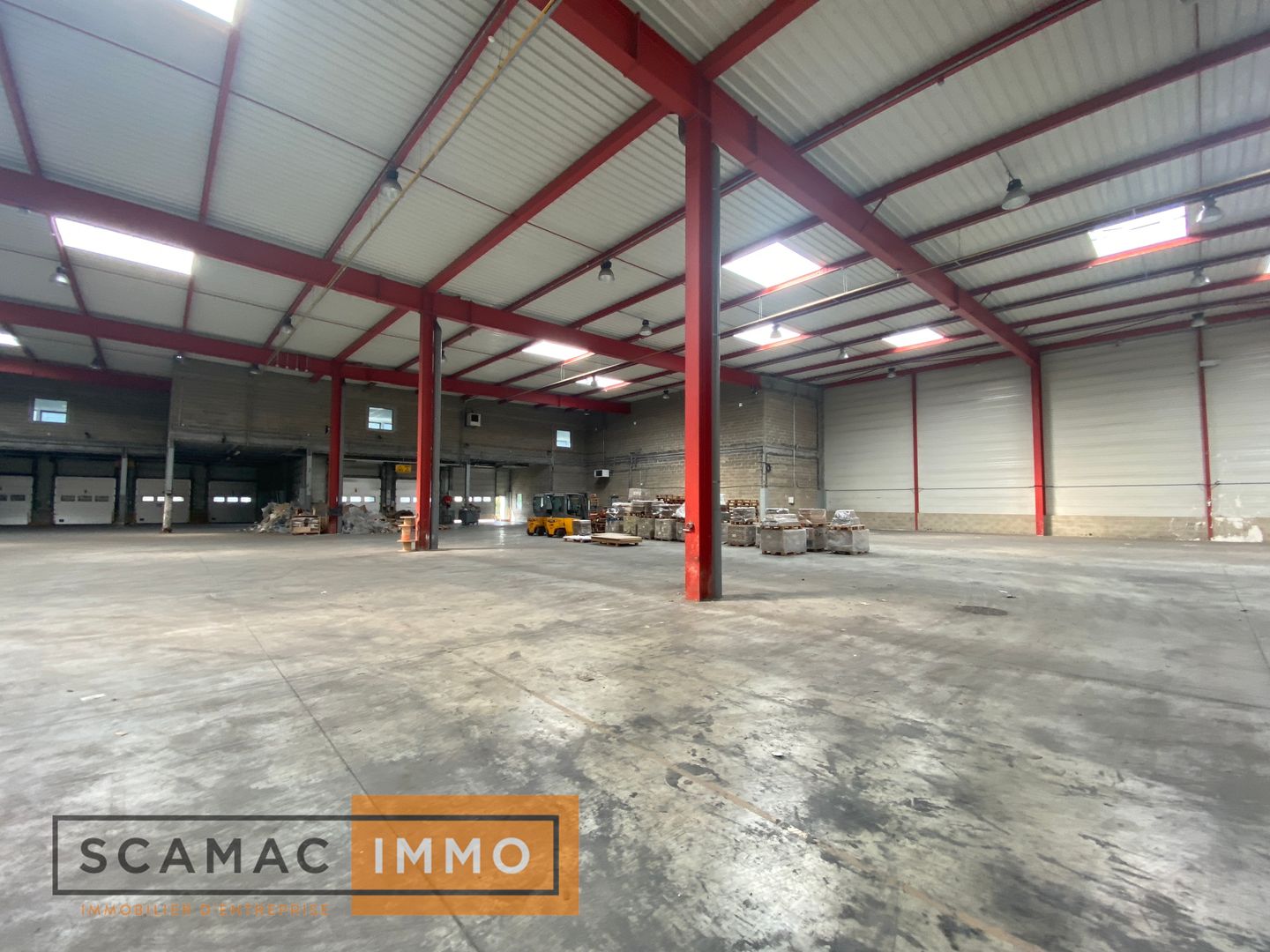entrepôt de 1 835m², Combs-la-Ville (Seine-et-Marne)