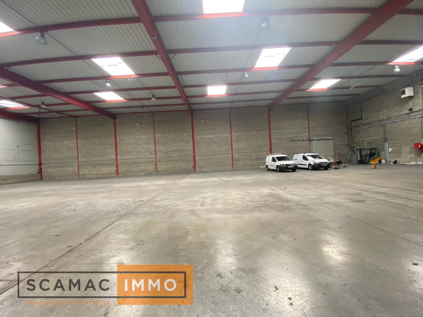 entrepôt de 1 835m², Combs-la-Ville (Seine-et-Marne)