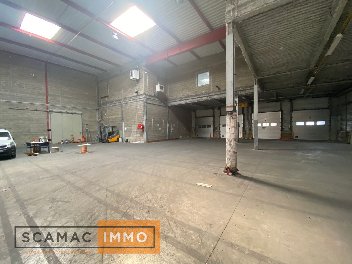 entrepôt de 1 835m², Combs-la-Ville (Seine-et-Marne)