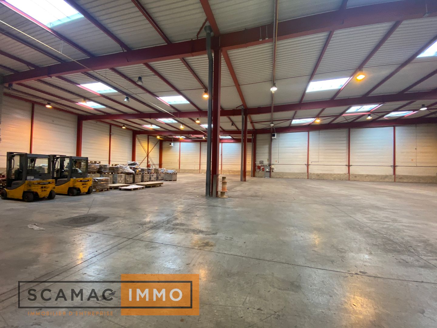 entrepôt de 1 835m², Combs-la-Ville (Seine-et-Marne)