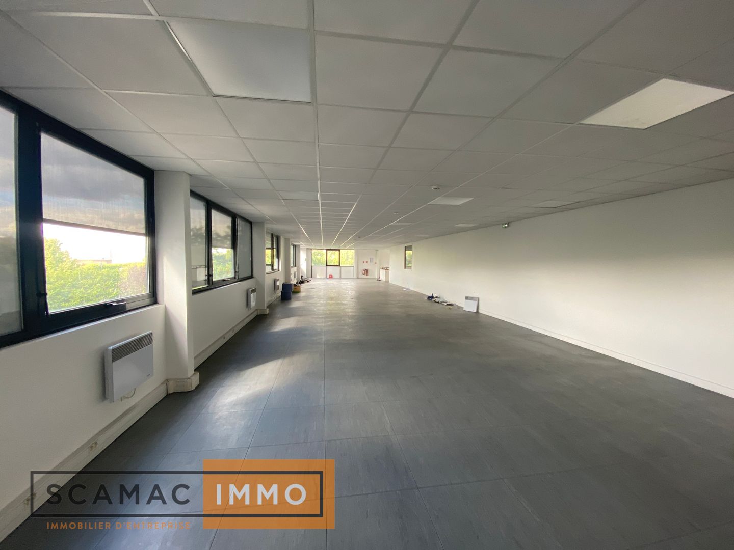 entrepôt de 1 835m², Combs-la-Ville (Seine-et-Marne)