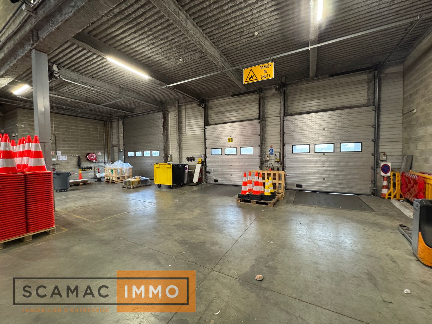 entrepôt de 1 835m², Combs-la-Ville (Seine-et-Marne)