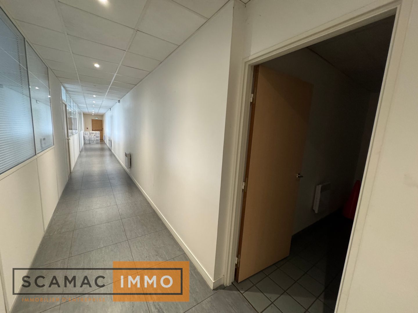 entrepôt de 1&nbsp;835m², Combs-la-Ville (Seine-et-Marne)
