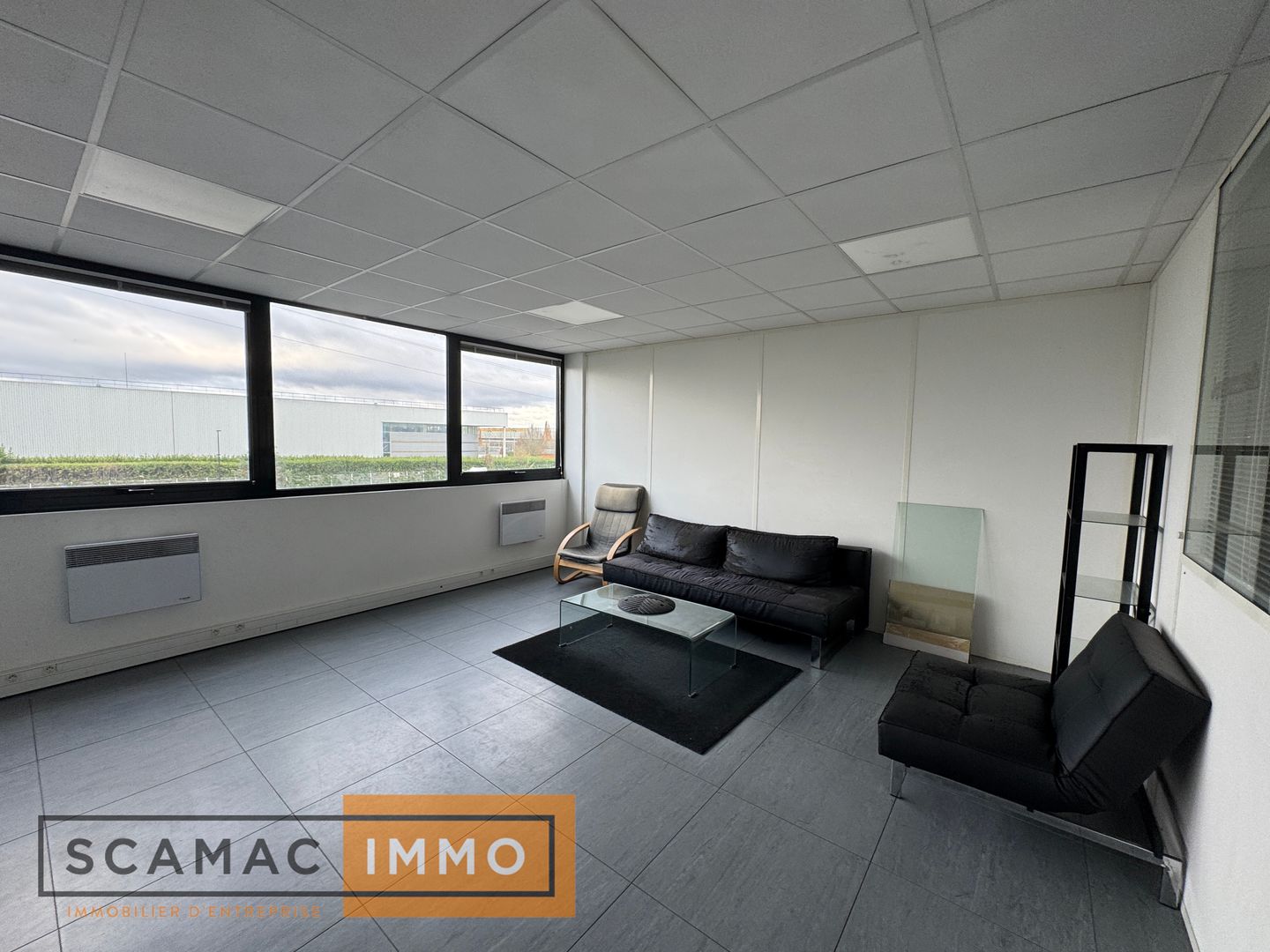 entrepôt de 1&nbsp;835m², Combs-la-Ville (Seine-et-Marne)