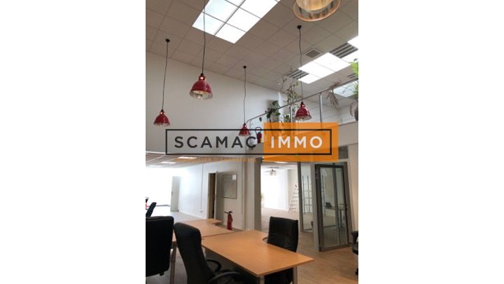 bureau de 305m², Nanterre (Hauts-de-Seine)