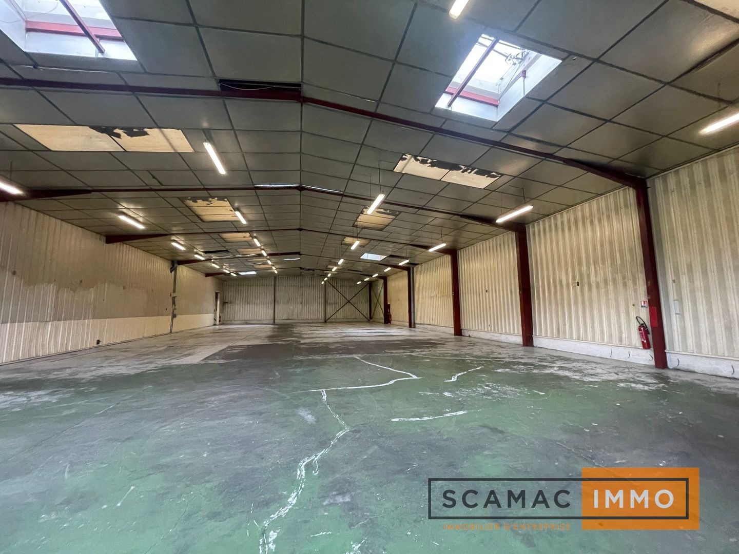 local d'activités de 1&nbsp;680m², Valenton (Val-de-Marne)