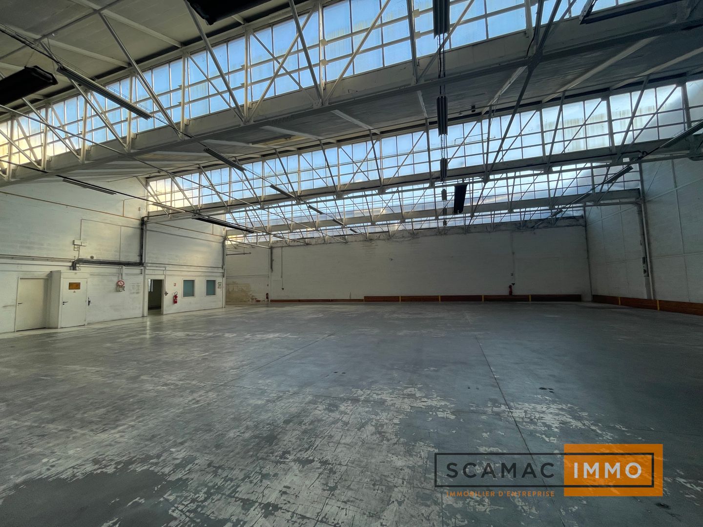 Local d'activités de 820 m², Massy