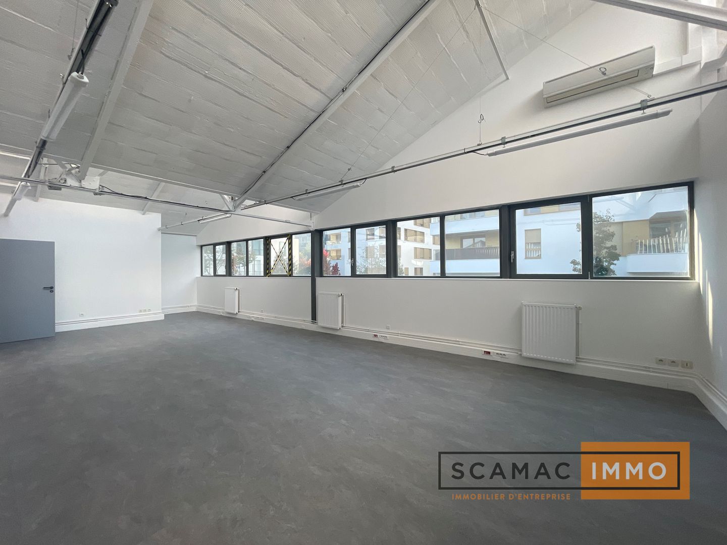 local d'activités de 820m², Massy (Essonne)