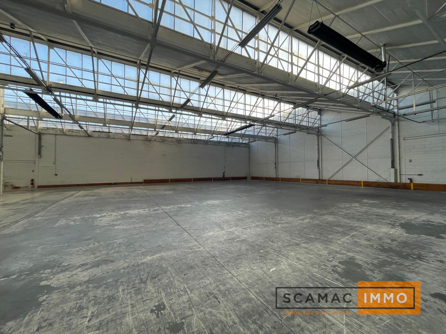 local d'activités de 820m², Massy (Essonne)