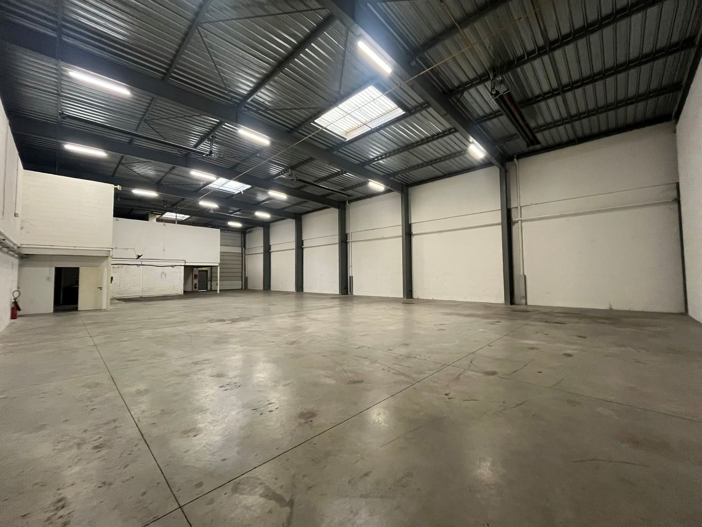 local d'activités de 1 188m², Massy (Essonne)