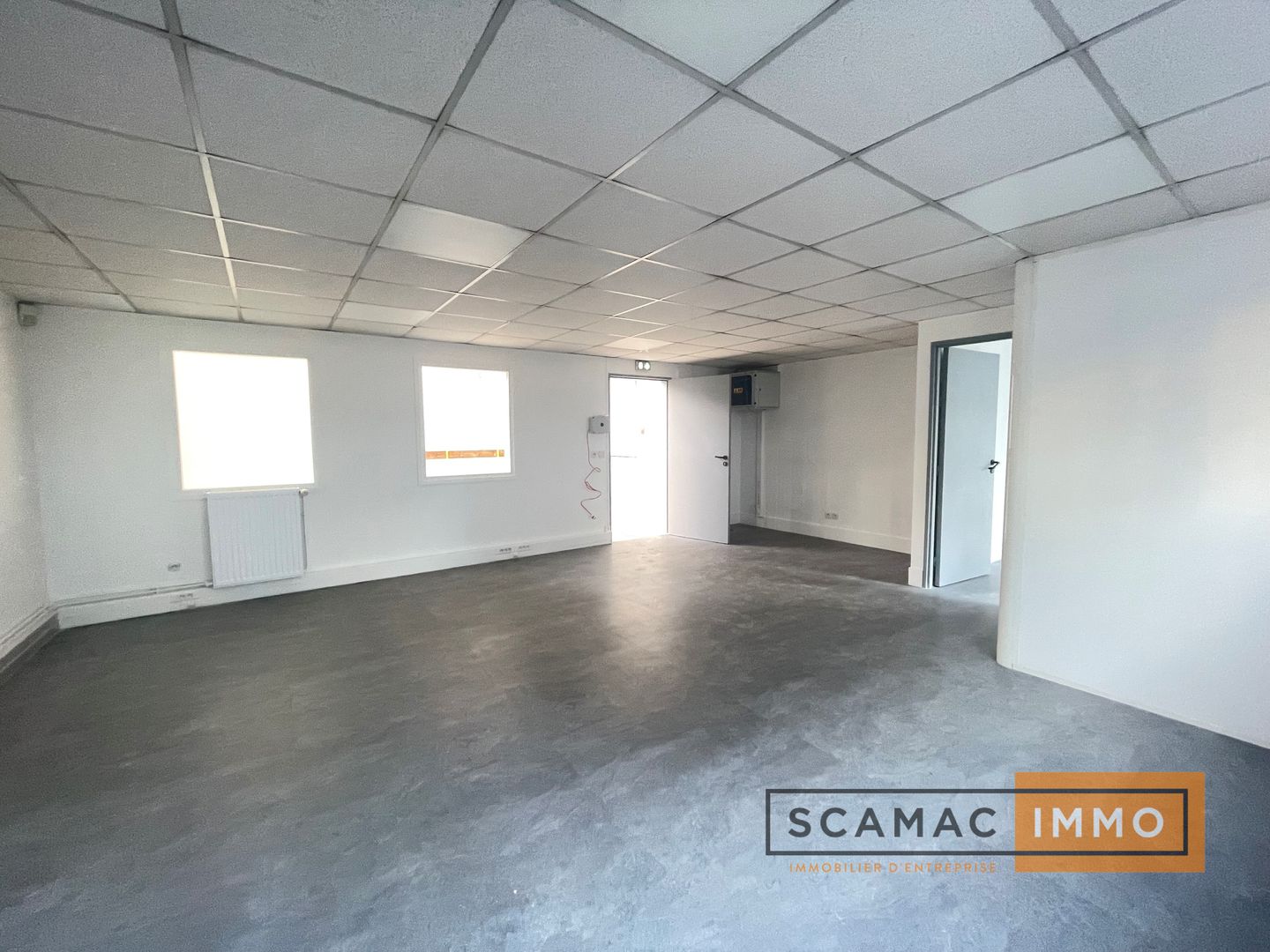 local d'activités de 820m², Massy (Essonne)