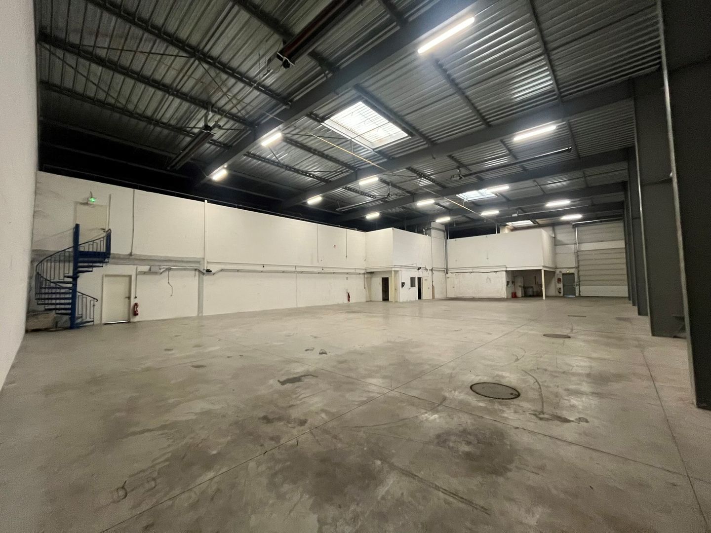 local d'activités de 1&nbsp;188m², Massy (Essonne)