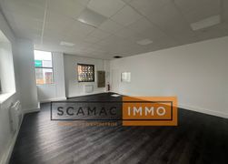 local d'activités de 568m², Le Bourget (Seine-Saint-Denis)