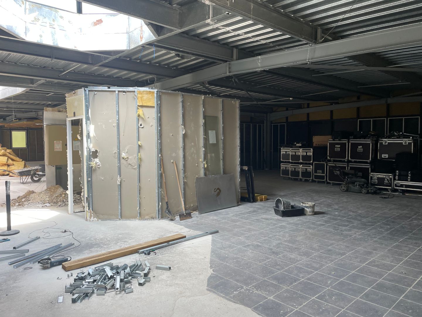local d'activités de 700m², Moussy-le-Neuf (Seine-et-Marne)