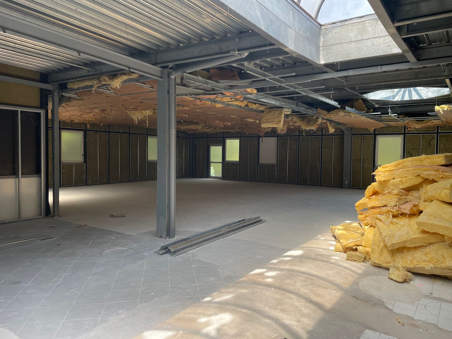 local d'activités de 700m², Moussy-le-Neuf (Seine-et-Marne)
