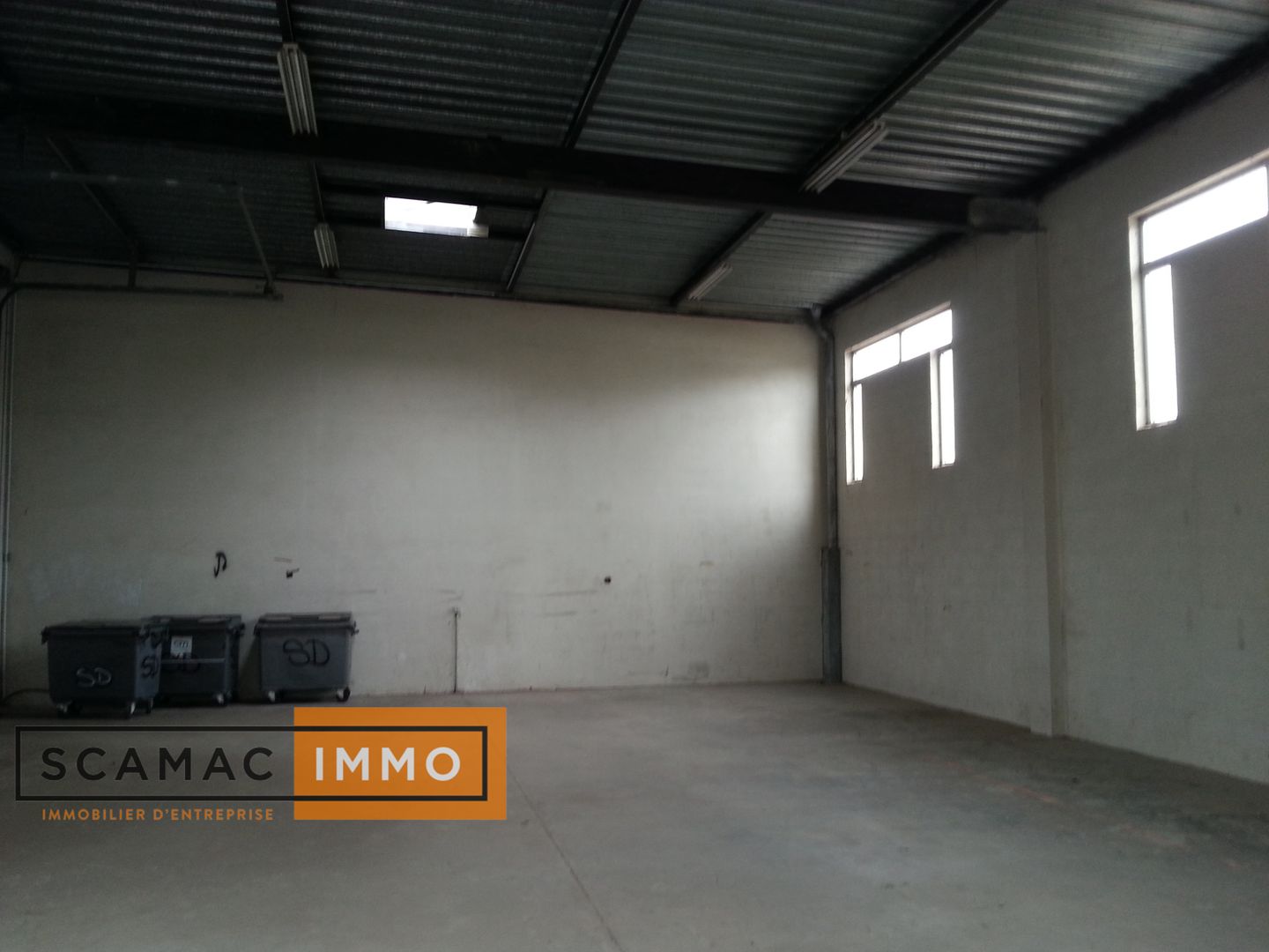 entrepôt de 447m², Coignières (Yvelines)