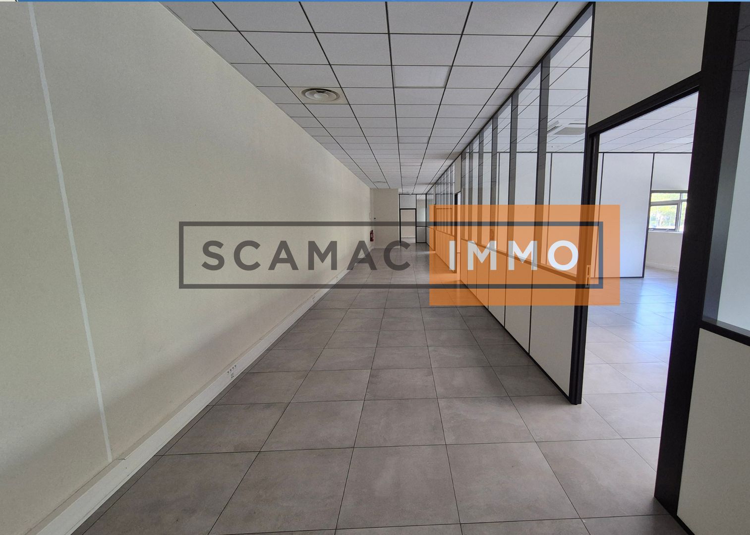bureau de 807m², Tremblay-en-France (Seine-Saint-Denis)