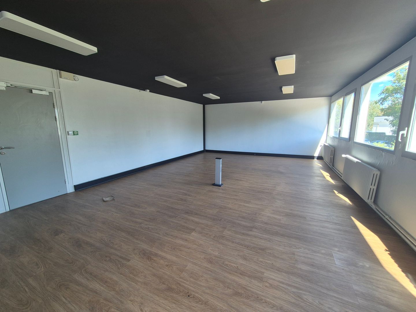 local d'activités de 1&nbsp;121m², Sarcelles (Val-d'Oise)