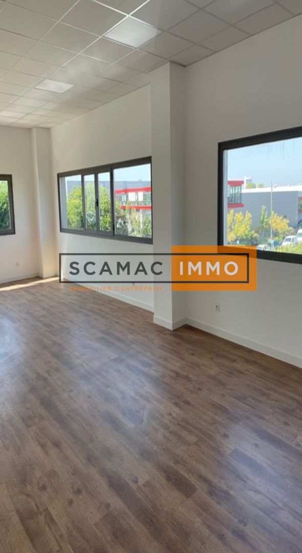 bureau de 830m², Villeneuve-la-Garenne (Hauts-de-Seine)