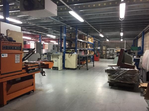 local d'activités de 1 169m², Villejuif (Val-de-Marne)