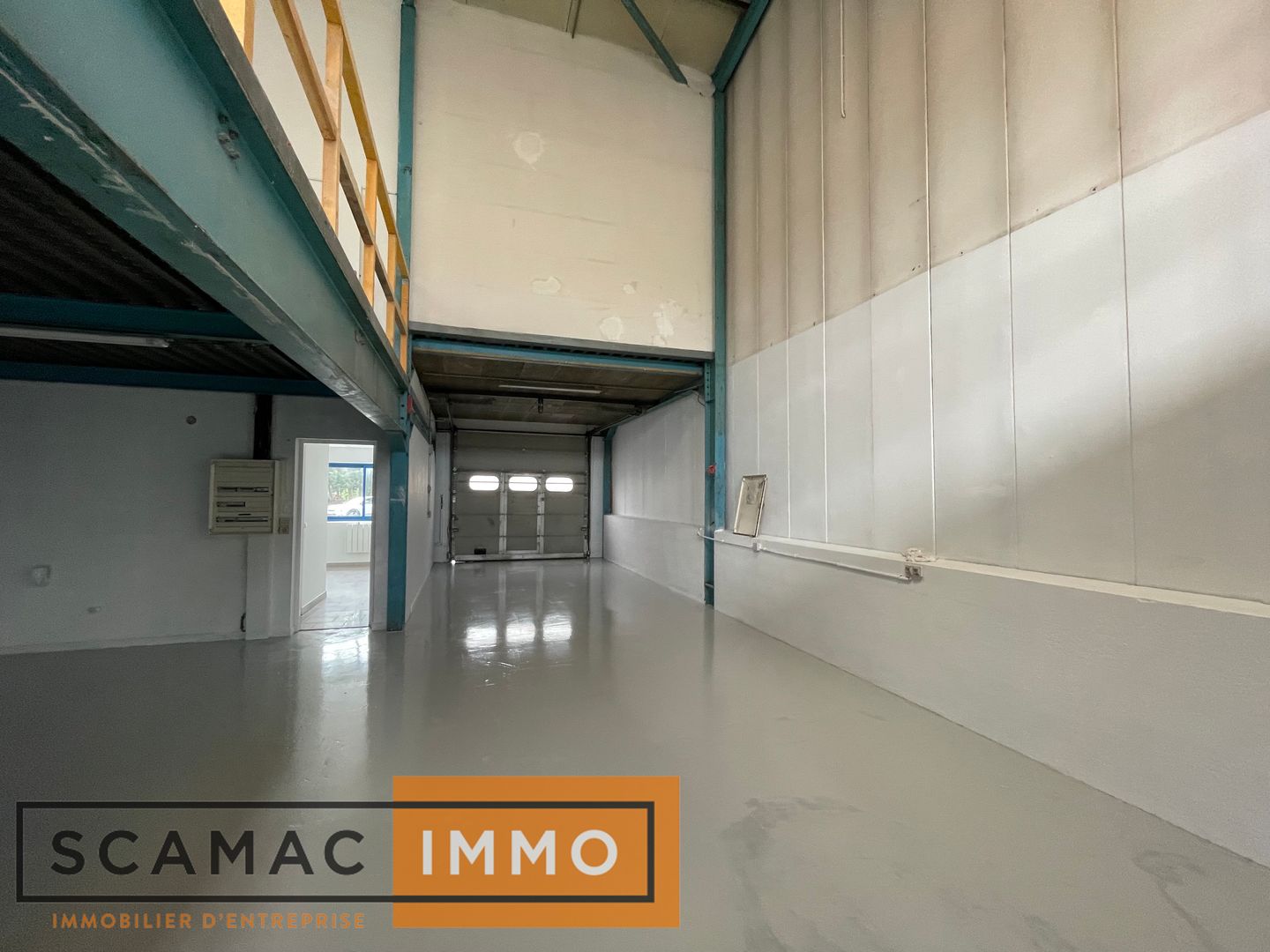 local d'activités de 210m², Lisses (Essonne)