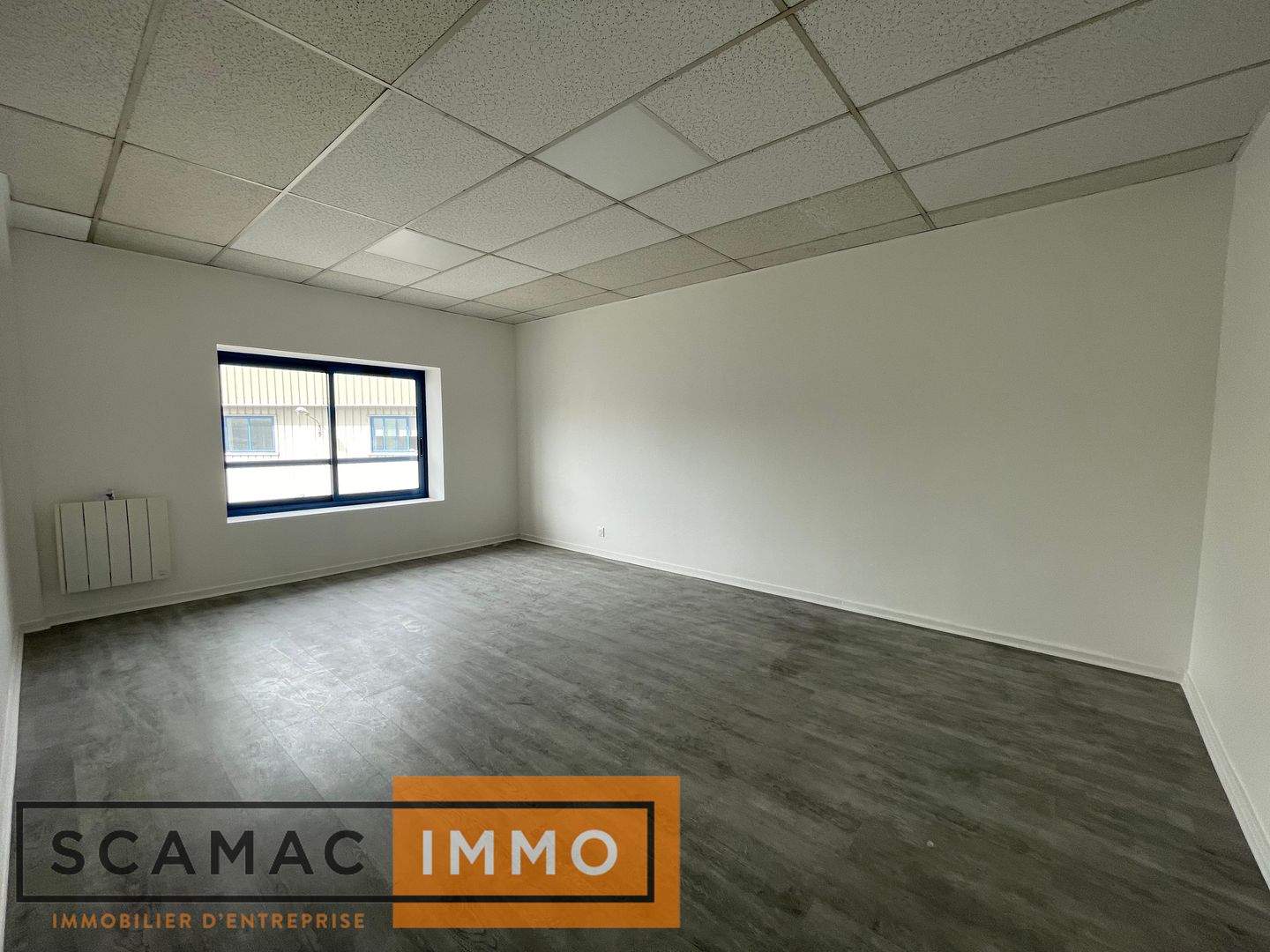 local d'activités de 210m², Lisses (Essonne)